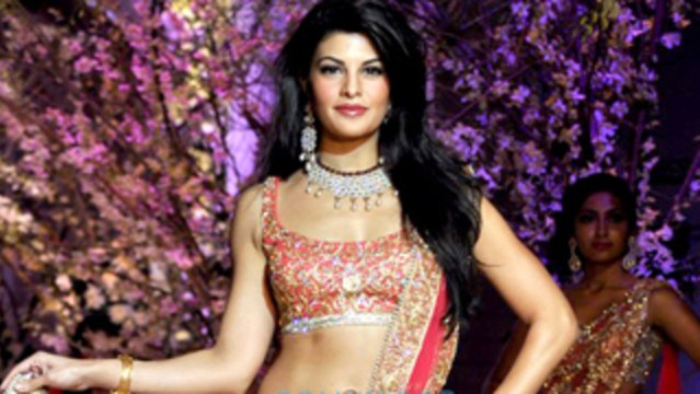 Jacqueline Fernandez Walks The Ramp For Jyotsna Tiwari @ AVCIBFW 2013 !