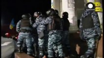 Kiev: polizia sgombera piazza Maidan, l'opposizione denuncia decine di arresti