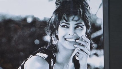 Priyanka Chopra Unveils New Designs By GUESS !