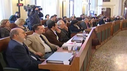 ELEZIONI, I CANDIDATI SCALDANO I MOTORI