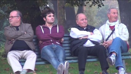 Il pète et provoque les gens