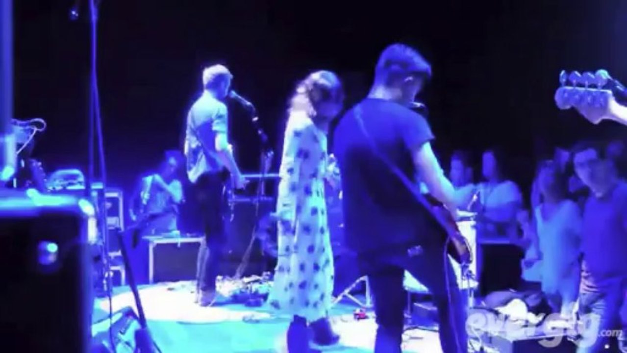 Lilly Wood - The Prick "This is a love song" - La Tour Eiffel - Concert Evergig Live - Son HD