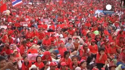 Tayland'da göstericiler geri adım atmıyor