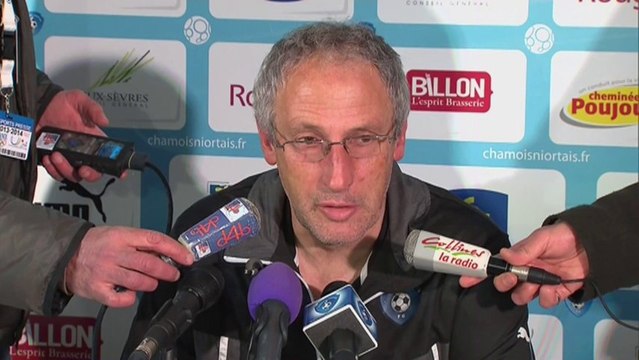 Conférence de presse Chamois Niortais - Stade Lavallois (0-1) : Pascal GASTIEN (NIORT) - Philippe HINSCHBERGER (LAVAL) - 2013/2014