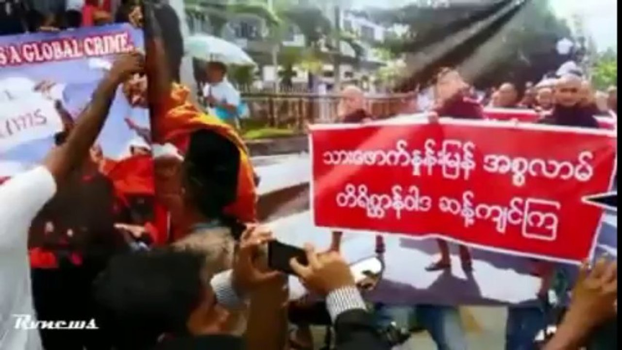 Over a thousand Myanmar Muslims stage protest in Malaysia    أكثر من ألف مسلم  يحتجون في ماليزيا لاجل مسلمي ميانمار