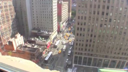 36TH & AVENUE OF THE AMERICAS 5,250 SF FULL-FLOOR NEWLY-RENOVATED SUITE