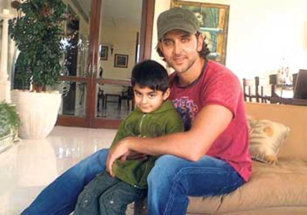 Hrithik's Son Hrehaan Reaction on Krrish 3 Trailer