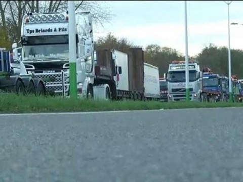 Ecotaxe: la démonstration de force des routiers - 30/11
