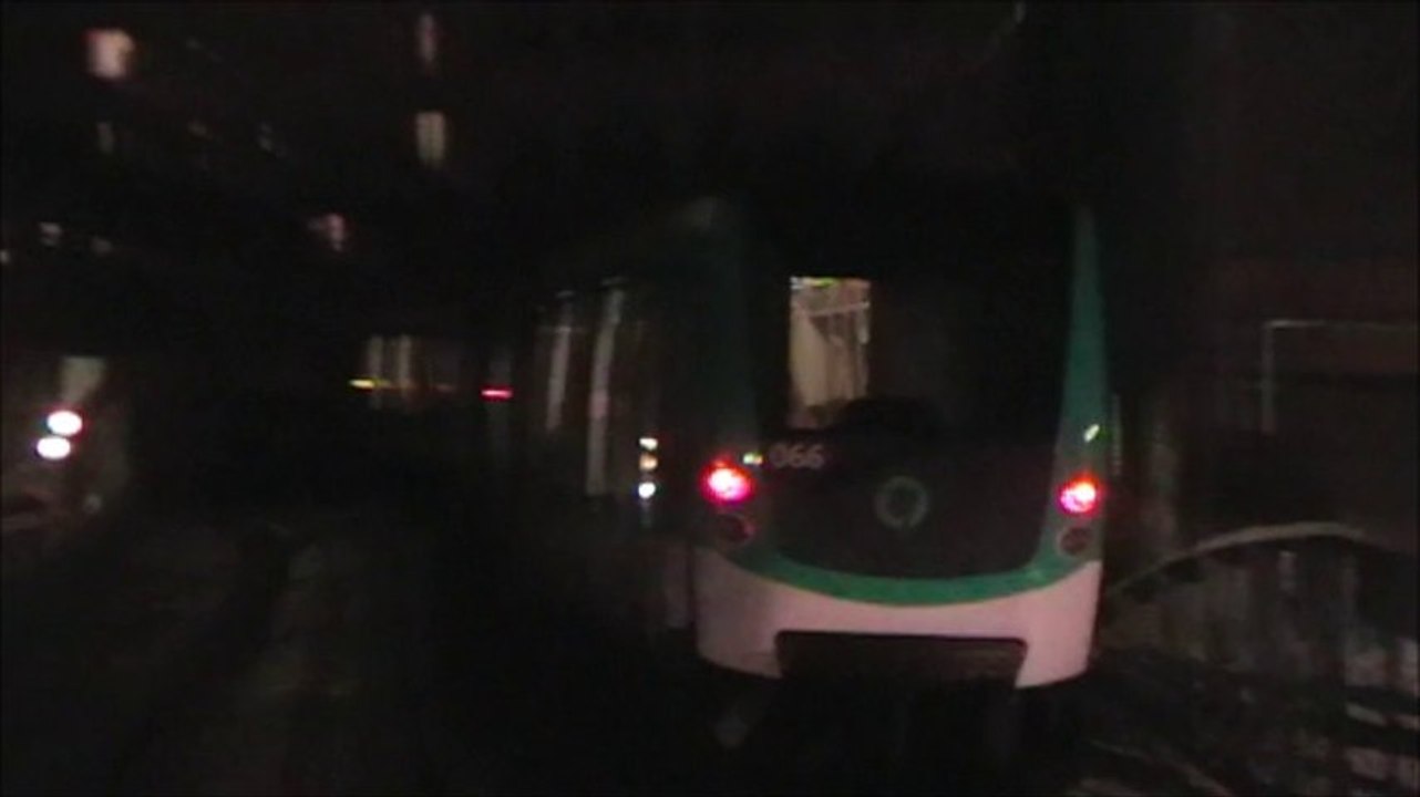 MF2000 : Départ de la station Gare d'Austerlitz sur la ligne 5 du métro parisien