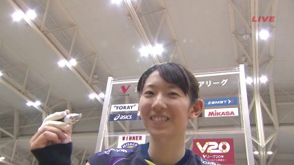 Yukiko Ebata signs autograph on lens