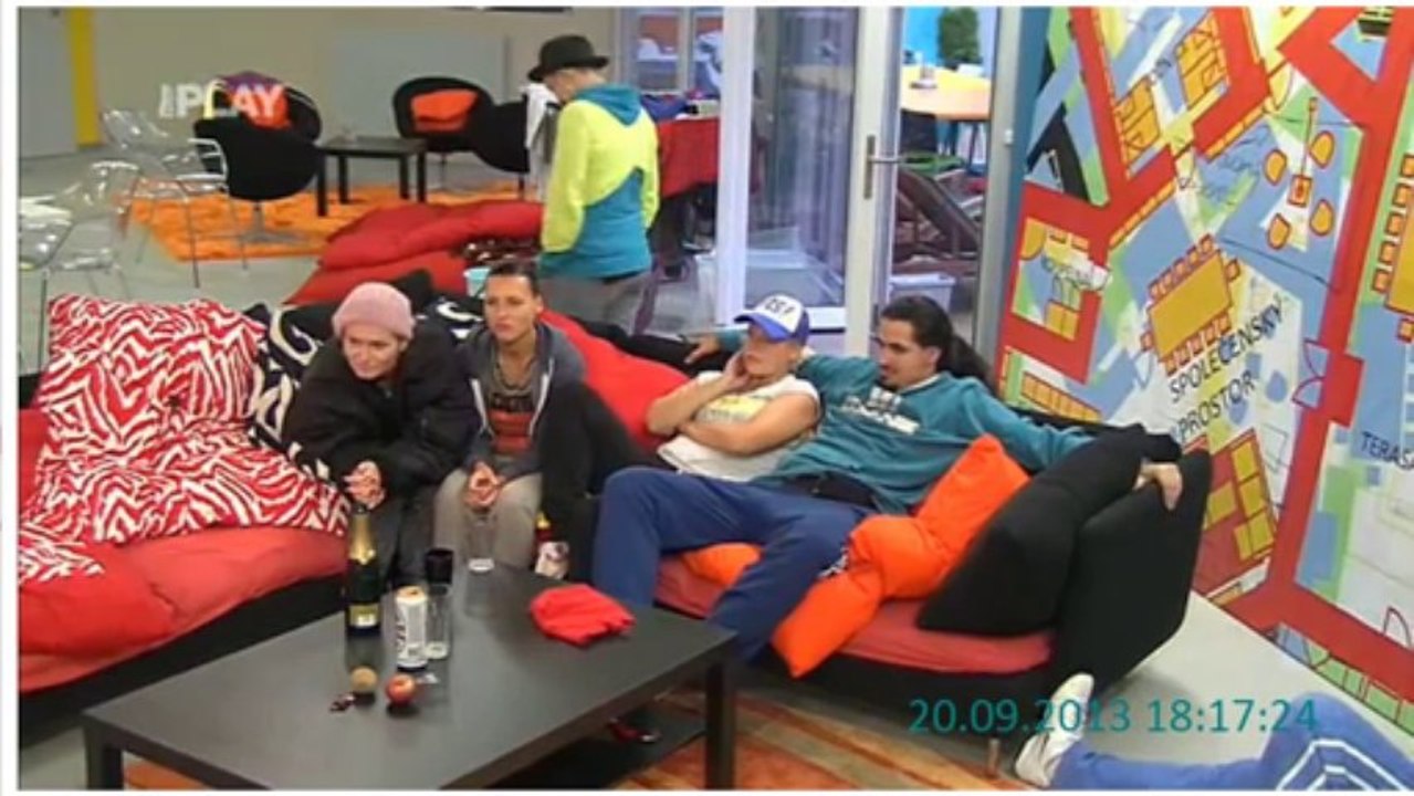 Vyvoleni 2013 hosi sledujou fotbal