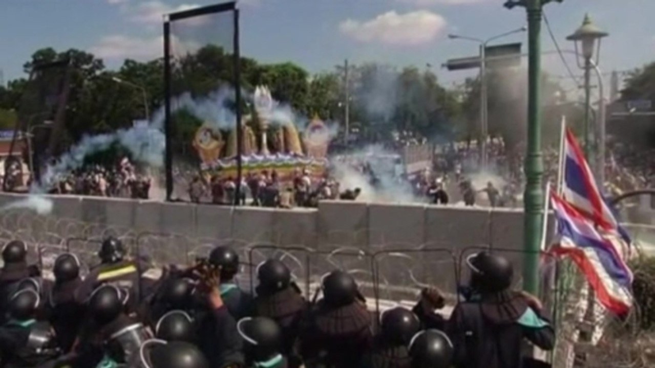 Thai protesters face tear gas