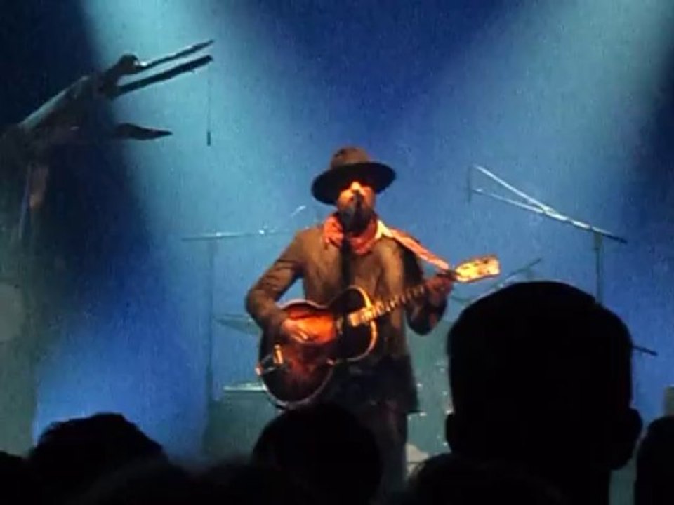 2013 11 Yodelice Familiar fire