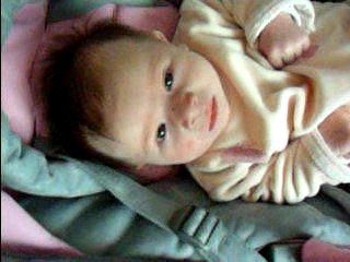 Alya sourit et se reconcentre...