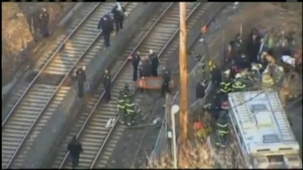 Un train de banlieue déraille à New York et fait au moins quatre morts