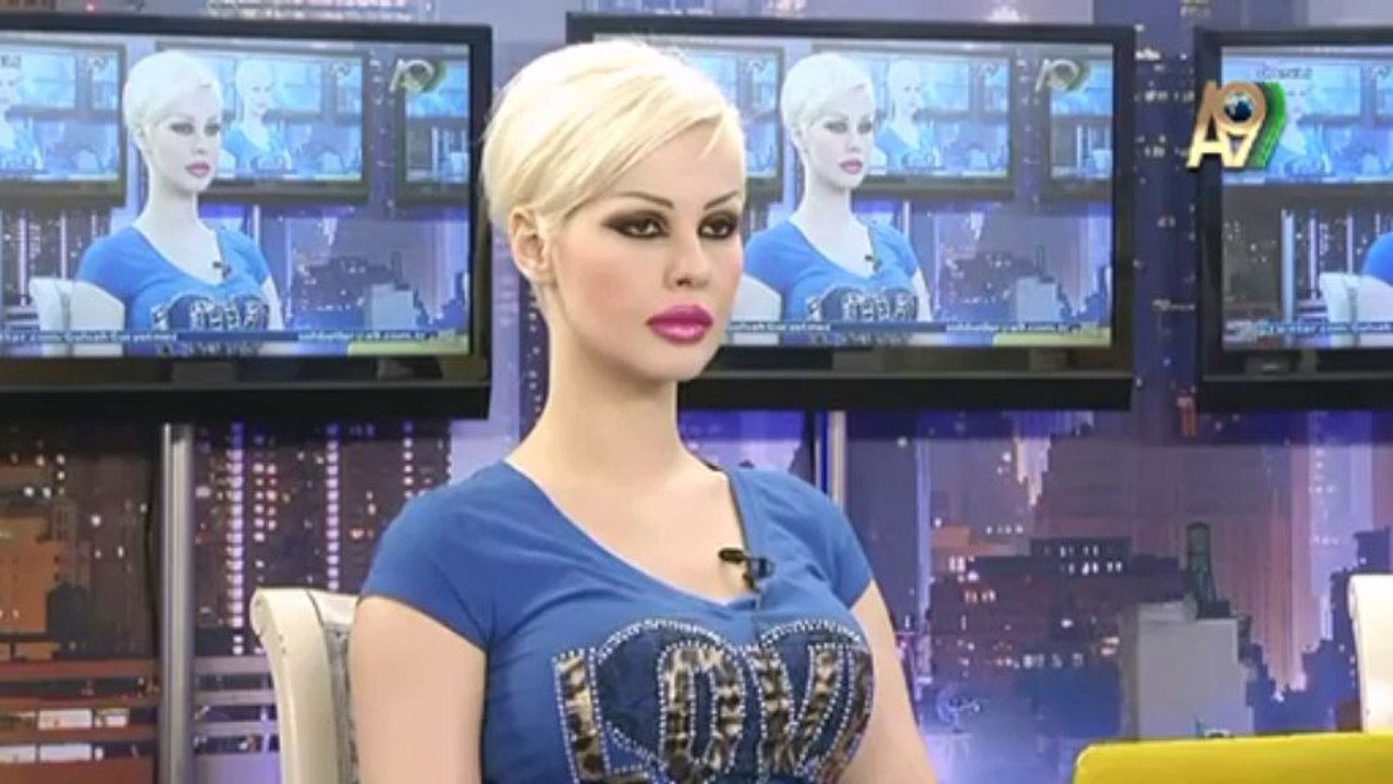 Ebru Altan, Ceylan Özbudak, Didem Ürer, Beril Koncagül, Beyza Bayraktar, Gülşah Güçyetmez ve Aylin Kocaman'ın A9 TV'deki canlı sohbeti (1 Kasım 2013; 21:00)