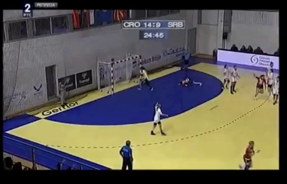 But dans le dos Kristina Liscevic / Handball Serbie-Croatie