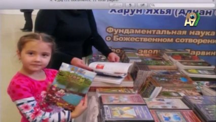 A la Foire du Livre au Tatarstan, l’Atlas de la Création a été offert aux représentants de l’Etat (08.10.2013)
