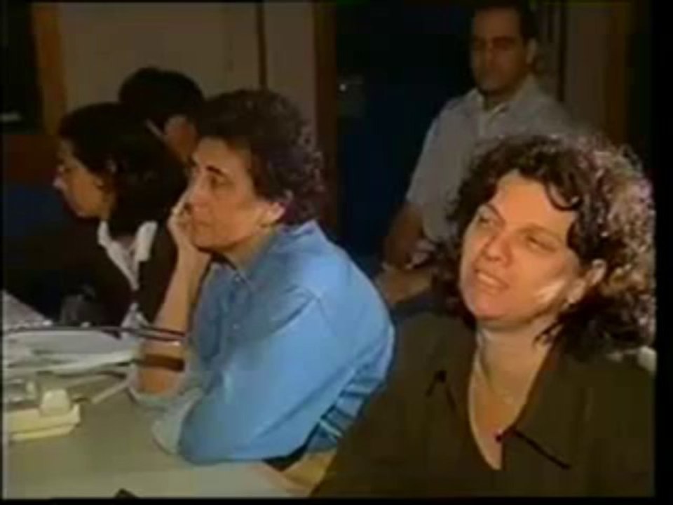 Glória Pires gravando com os gêmeos de Anjo Mau