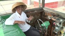 Les pêcheurs, premier peuple de Hong Kong, rangent leurs filets