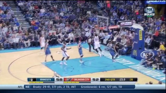 Bien servi par Thabo Sefolosha, Kevin Durant conclut à deux mains