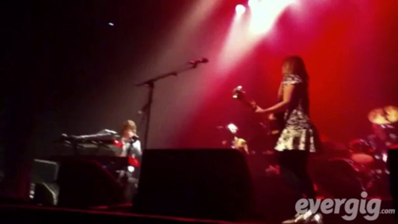 Julia Stone "Bloodbuzz Ohio (The National cover)" - La Cigale - Concert Evergig Live - Son HD