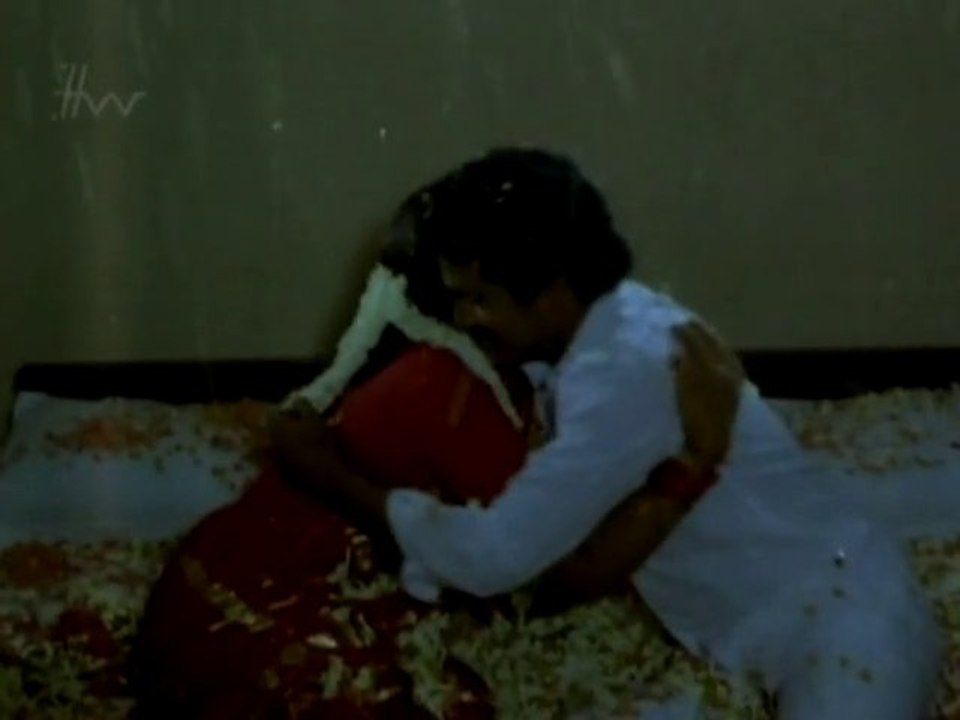 Rajendra Prasad Kisses A Man Instead Of A Sexy Lady - Pelli Chesi Chudu