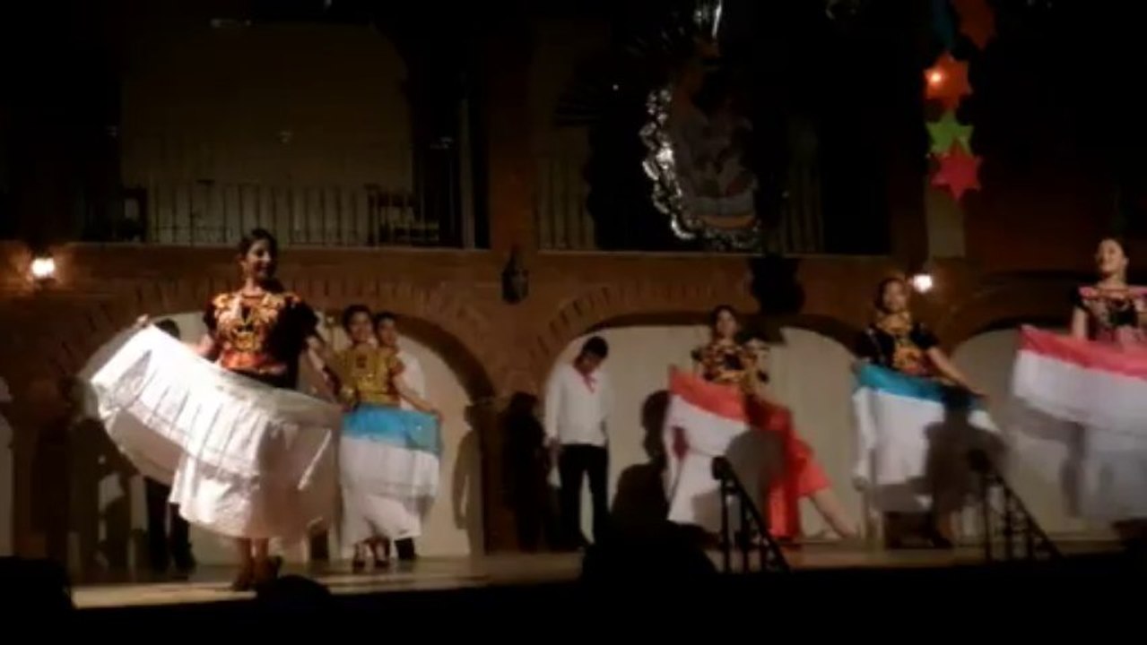 DANSES DE LA GUELAGUETZA  A OAXACA  (MEXIQUE)  LE 17  NOVEMBRE