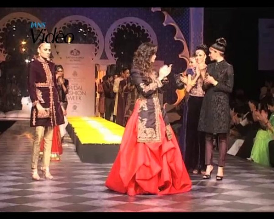 Dia turns showstopper