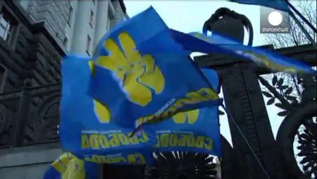 Ukraine: protesters block off government headquarters in Kyiv