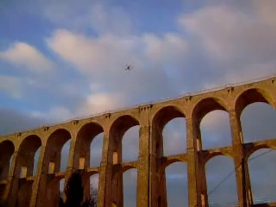 un OVNI AU VIADUC DE CHAUMONT