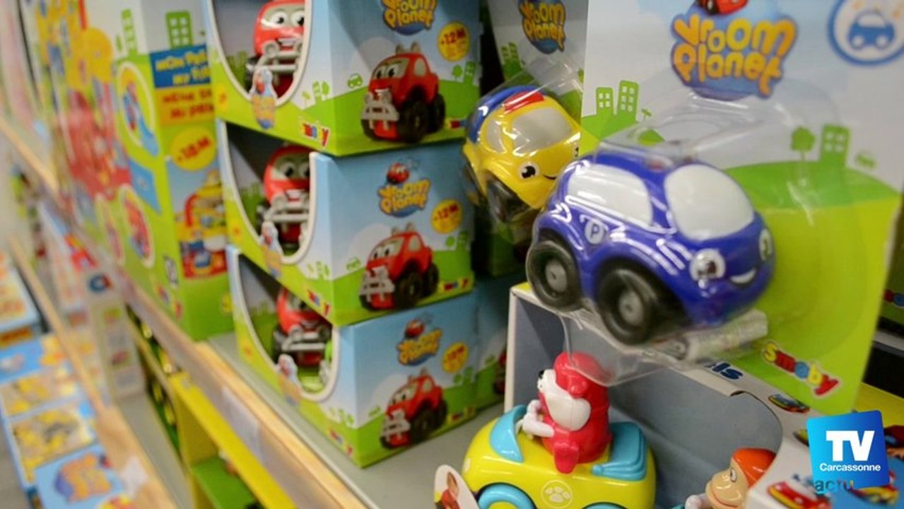 Les fêtes de Noël approchent à grands pas... Pourtant la ruée sur les cadeaux ne se fait pas encore sentir à Carcassonne.