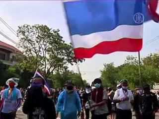 Тайская оппозиция призывает свергнуть премьера