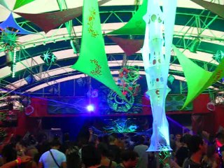 Une journéé au cirque Chapiteau transe déco Oragnik Garden