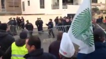 La police gaze les manifestants anti-taxes à Avignon