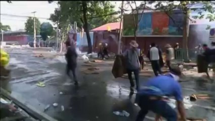 Thaïlande : scènes de guérilla urbaine à Bangkok