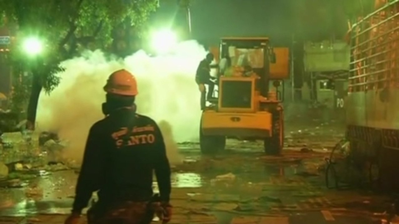 Thai protesters battle into the night using bulldozer