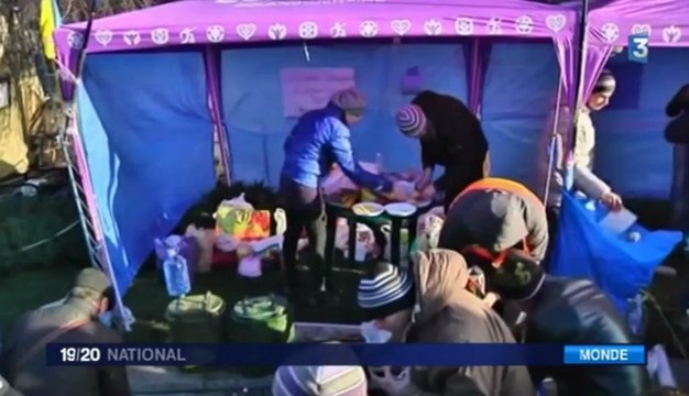 En Ukraine, les opposants bloquent le siège du gouvernement