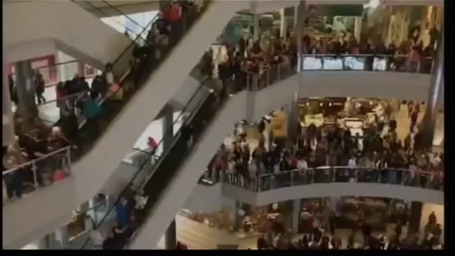 Man Tosses 1000 into MOA Rotunda Gets Cited