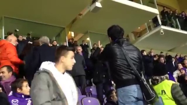 Αποθέωση Μπατιστούτα από τους οπαδούς της Φιορεντίνα