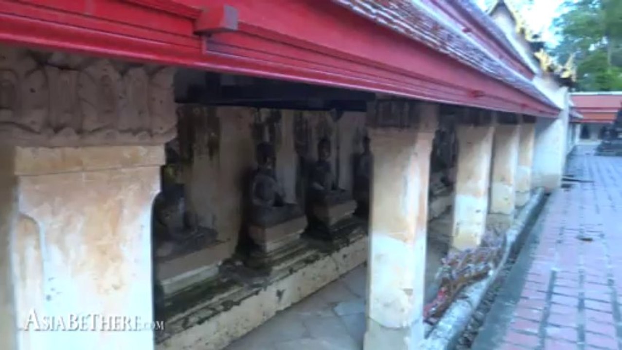 Chedi Wat Khanon Nang Yai Temple, Ratchaburi Thailand