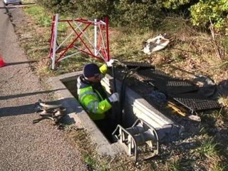 Vol de câble: un village privé d'Internet de téléphone