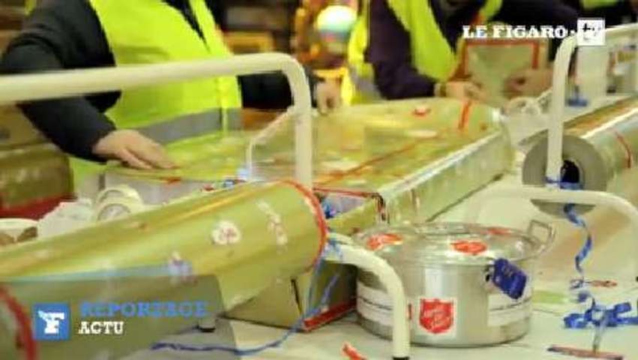 Noël : Les préparatifs d'un magasin de jouets