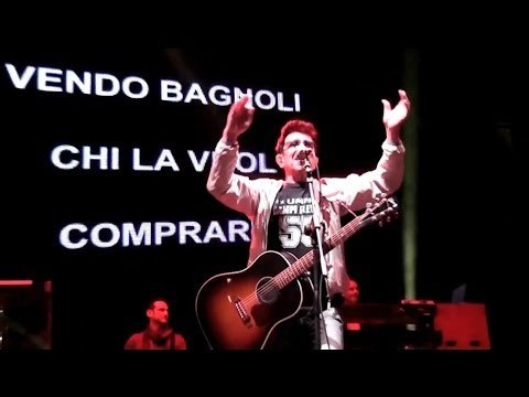 Napoli - Bagnoli si infiamma con il concerto di Bennato (01.12.13)