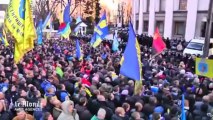 Ukraine : les manifestations continuent devant le Parlement