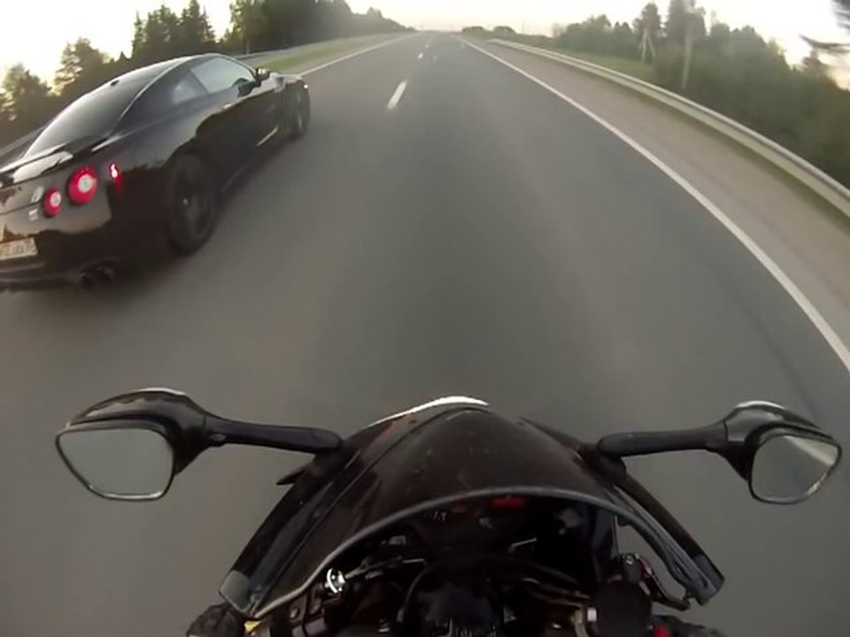 Nissan GTR vs YAMAHA R1 vs SUZUKI GSX R1000
