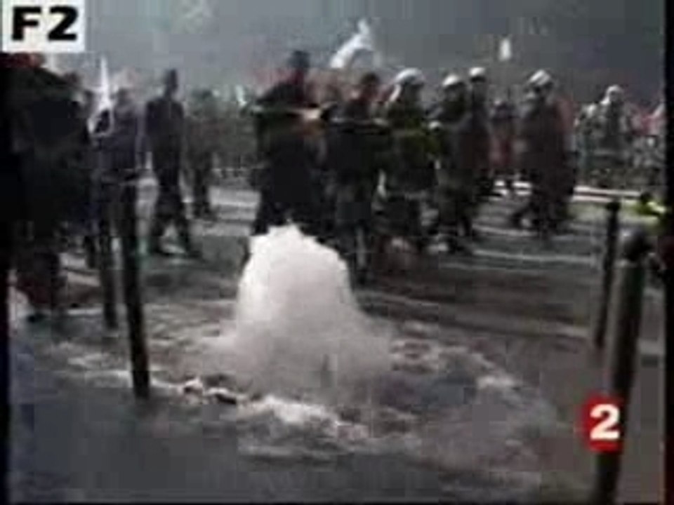 EMEUTES POMPIER VS CRS