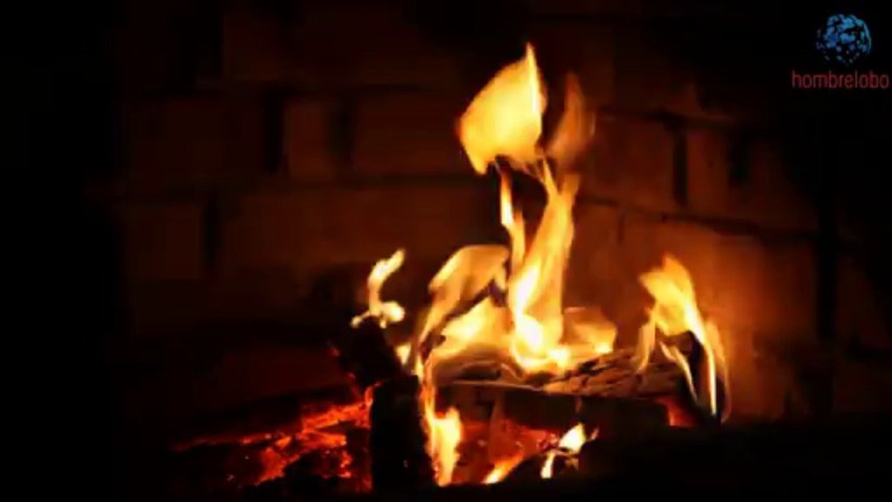 Al fuego de la chimenea escuchando villancicos