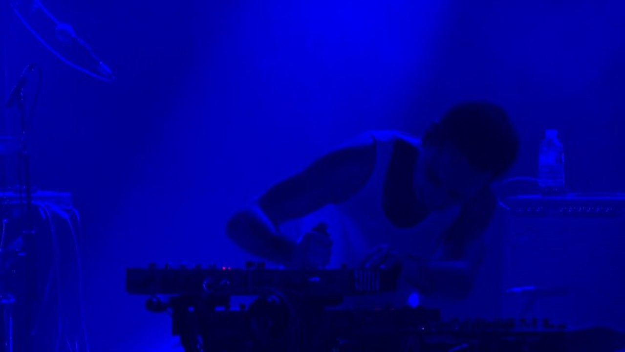 SUUNS - "Arena" - live au festival des Inrocks 2013