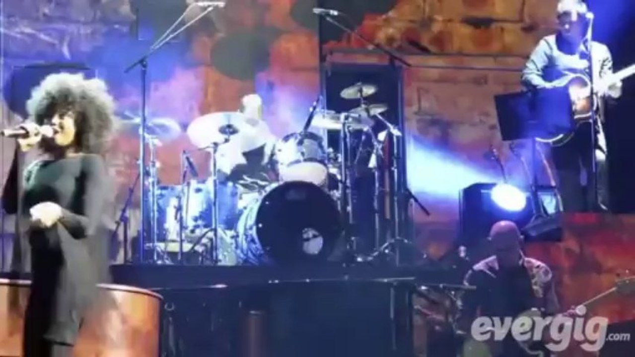 Alain Chamfort "Souris puisque c'est grave (en duo avec Inna Modja)" - Le Grand Rex - Concert Evergig Live - Son HD